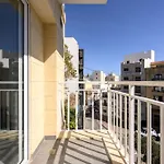 F9 Room 1, Private Double Room With Private Bathroom In Shared Flat