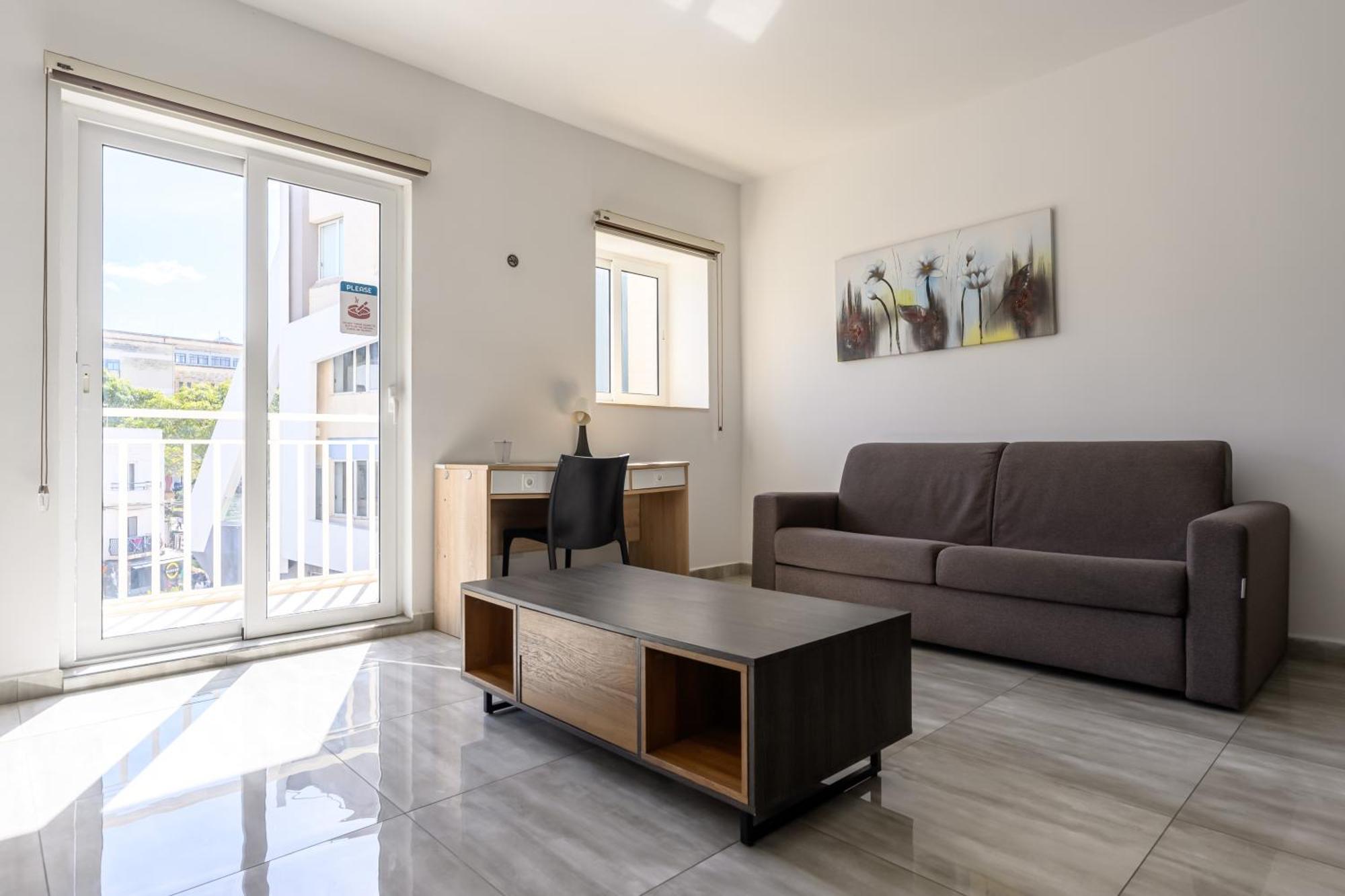 Alloggio in famiglia F9 1, Private Double With Private Bathroom In Shared Flat