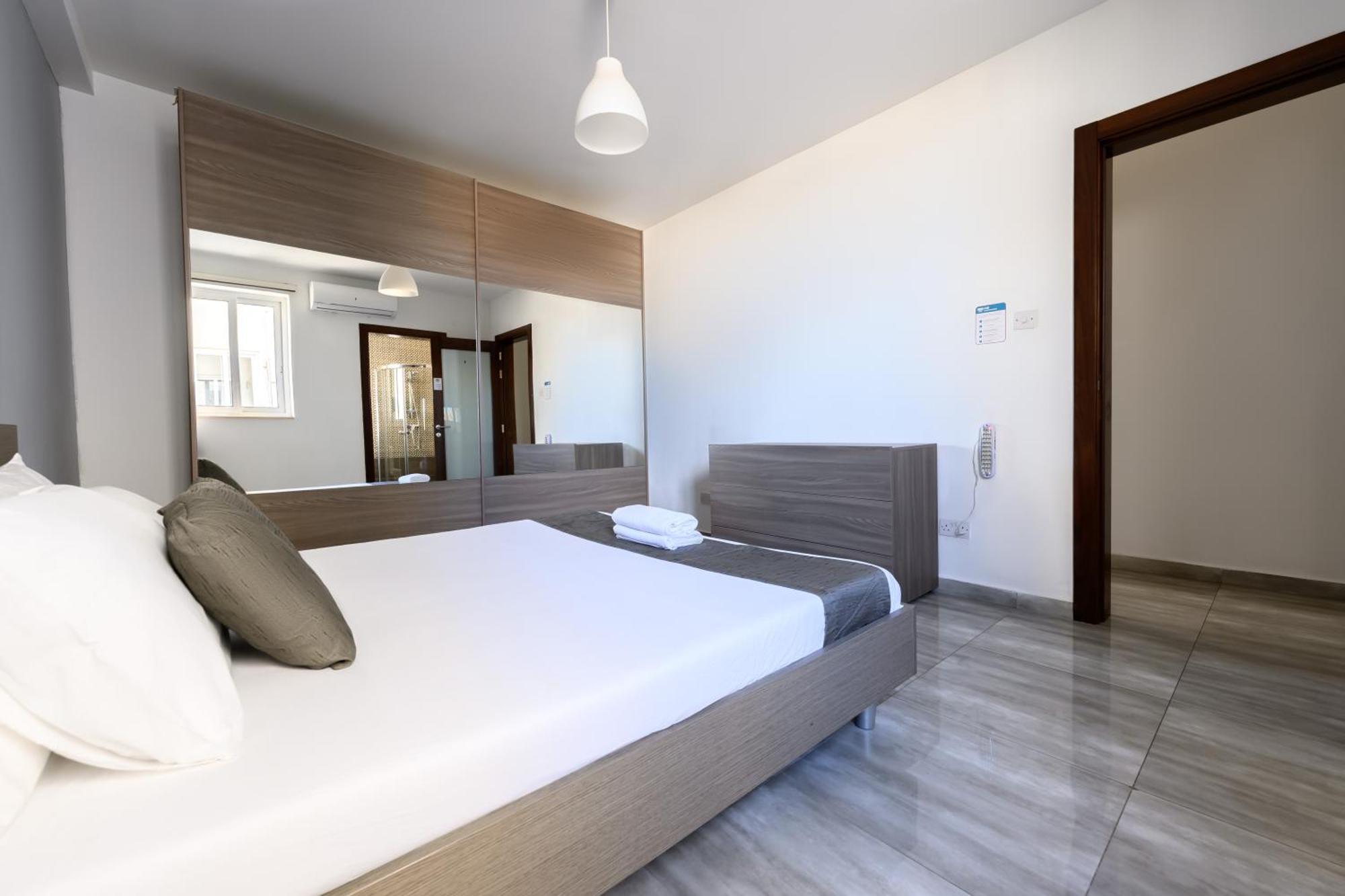 F9 1, Private Double With Private Bathroom In Shared Flat *